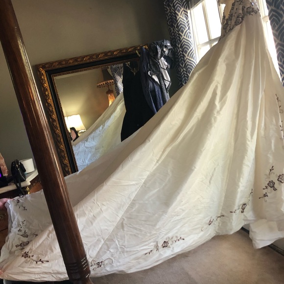 Wedding dress - Picture 4 of 8